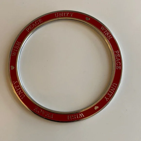 Funky red bangle - Picture 1 of 1